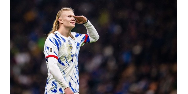 A saudação de Erling Haaland é uma cerimónia de coroação para o futebol norueguês A saudação de Erling Haaland é uma cerimónia de coroação para o futebol norueguês